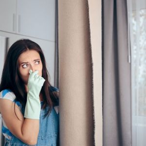 ۷ روش برای از بین بردن بوی فرش در خانه